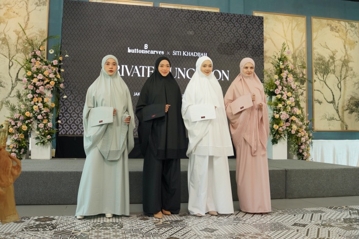 Koleksi mukena kolaborasi Buttonscarves dan Siti Khadijah. (IST) - Image