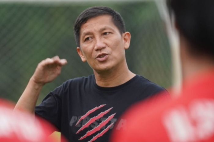 ATURAN BARU: Salary cap rencananya akan diterapkan di Liga 1 Indonesia 2024/2025 untuk mengantisipasi klub yang tidak bisa membayar gaji pemain asingnya. (Instagram Ferry Paulus) - Image