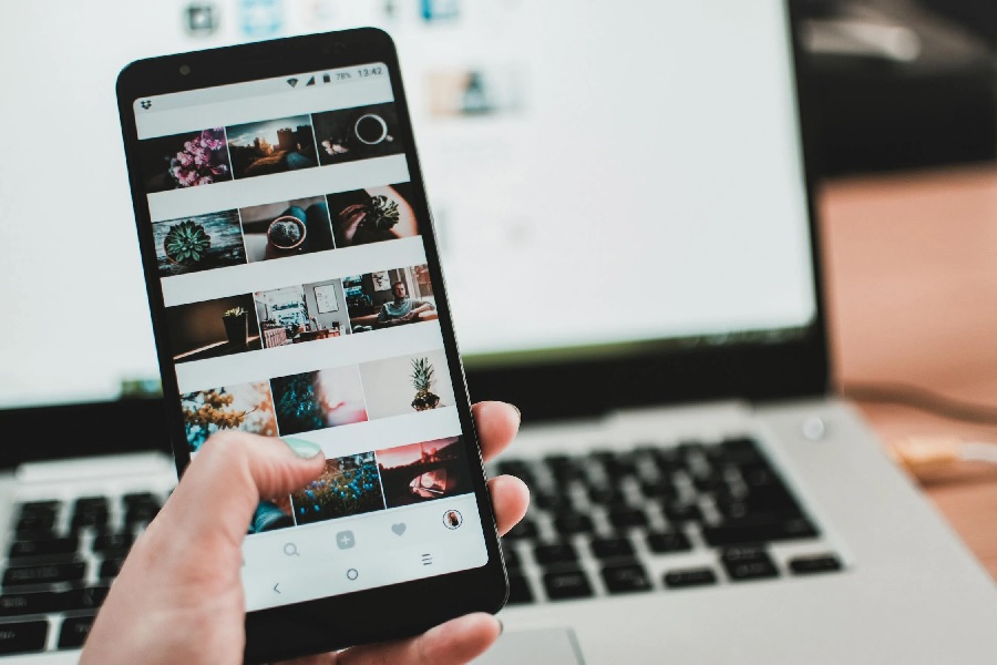 Orang yang aktif di media sosial tetapi tidak pernah posting dan komen/.Pexels - Image