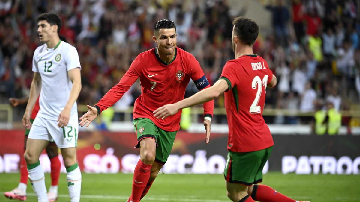 Portugal menang 3-0 atas Irlandia dalam laga pemanasan jelang Euro 2024, Rabu (12/6) dini hari WIB. Cristiano Ronaldo mencetak brace. - Image