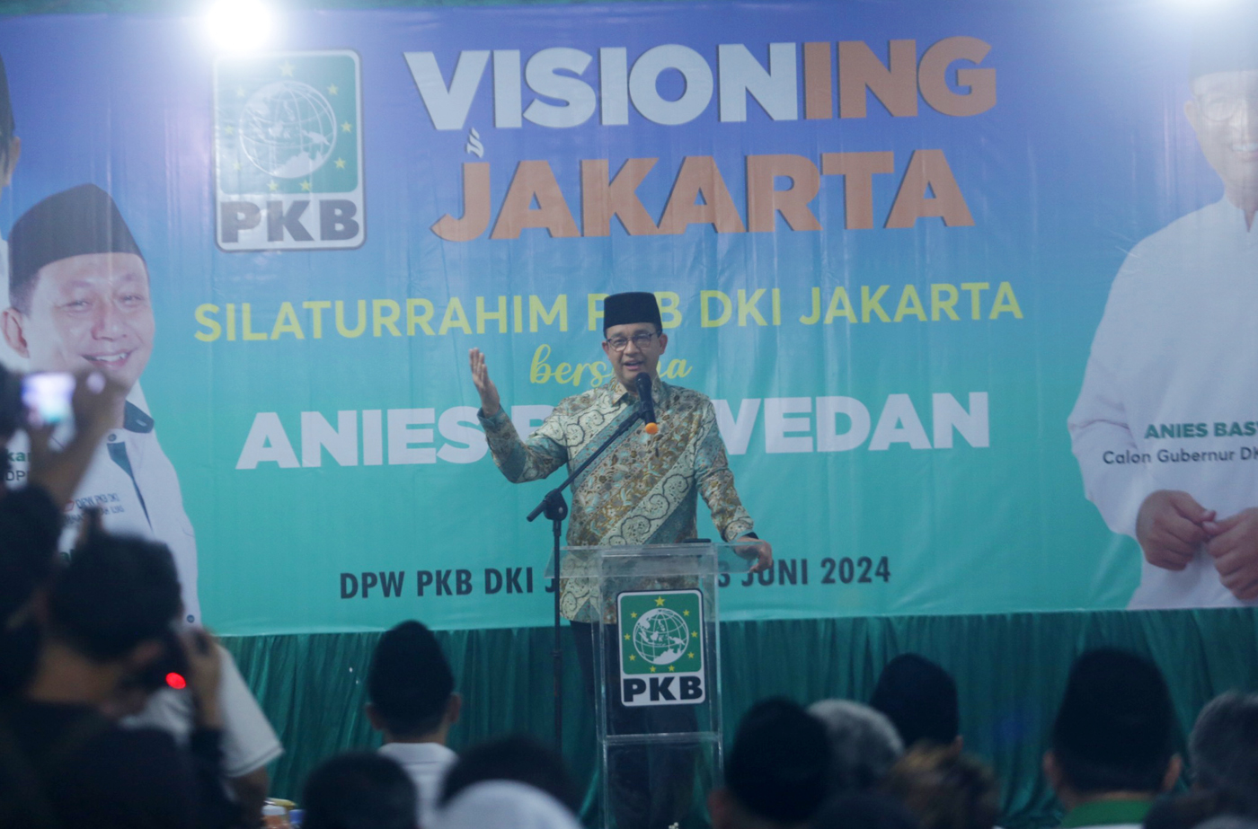 Gubernur DKI Jakarta periode 2017-2022 Anies Baswedan saat bersilaturahmi ke Kantor DPW PKB DKI Jakarta di Jakarta, Kamis (13/6/2024). - Image