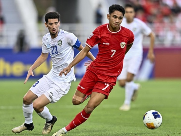TAK TERGANTIKAN: Terungkap alasan Marselino Ferdinan (kanan) tak tergantikan di Timnas Indonesia (@marselinoferdinan10) - Image