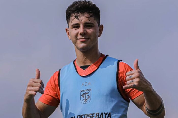 CINTA: Bruno Moreira akan berusaha keras tunjukkan performa terbaiknya di bidang yang sangat dia cintai, yaitu sepak bola. (Persebaya Surabaya) - Image