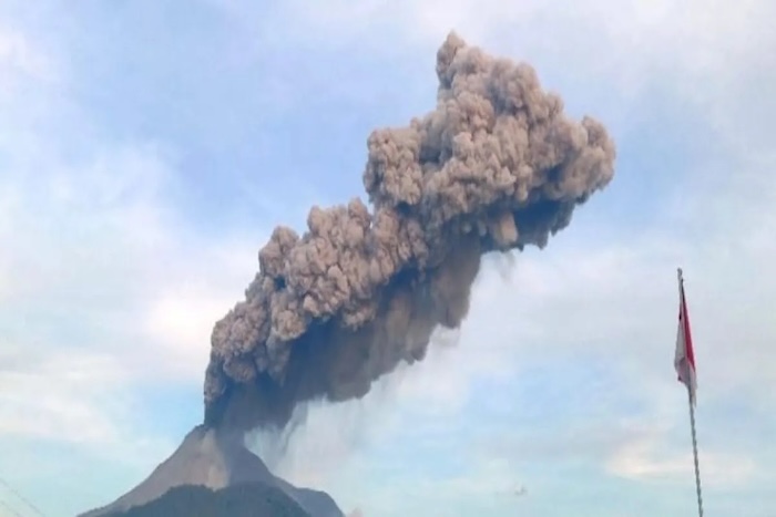 ILUSTRASI: Badan Geologi Kementerian Energi dan Sumber Daya Mineral (ESDM) mencatat kejadian erupsi Gunung Lewotobi Laki-laki di Flores Timur, Nusa Tenggara Timur (NTT). (Istimewa) - Image