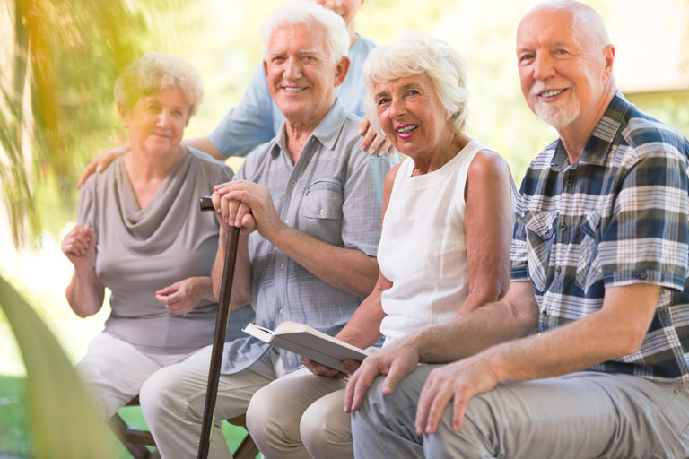 Orang lanjut usia ingin mendapatkan teman baru lagi (sumber foto: ashley court care) - Image
