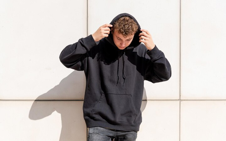 ilustrasi seseorang yang senang menggunakan hoodie/ Sumber foto: Freepik - Image