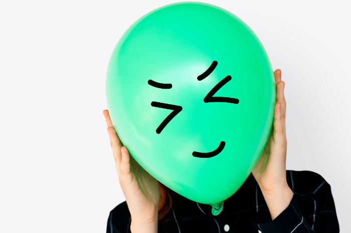 Ilustrasi seseorang dengan perilaku toxic positivity. - Image