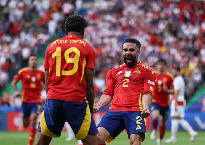 DEBUT: Dani Carvajal (kanan) merayakan golnya ke gawang Kroasia di laga pembuka Grup B Euro 2024.(X/@DaniCarvajal92) - Image