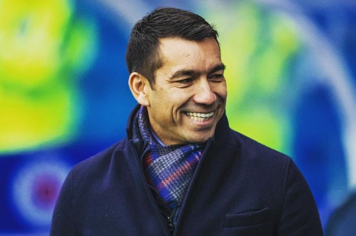 TOP: Giovanni van Bronckhorst bisa jadi opsi menarik jika Shin Tae-yong hengkang dari Timnas Indonesia karena bisa mengasuh pemain keturunan Indonesia. (Instagram Giovanni van Bronckhorst) - Image