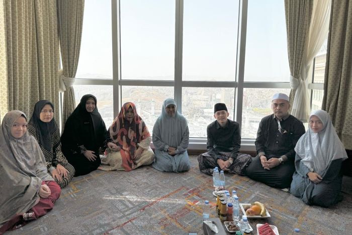 Gus Iqdam dan Khofifah bertemu di Tanah Suci saat prosesi haji. - Image