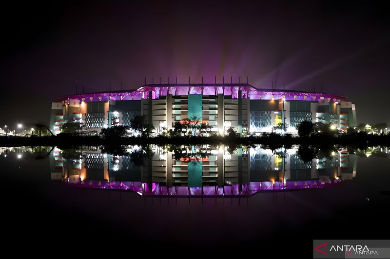 Stadion Gelora Bung Tomo (GBT). - Image