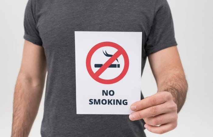 Salah satu alasan harus berhenti merokok adalah mengurangi jumlah sperma (freepik) - Image