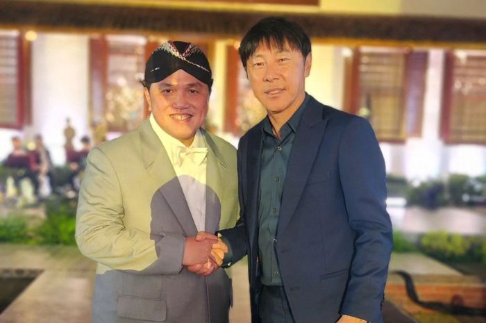 KESEPAKATAN: Ternyata Shin Tae-yong dan Erick Thohir sudah lama punya kesepakatan untuk terus bekerja sama demi Timnas Indonesia hingga 2027. (Instagram Shin Tae-yong) - Image
