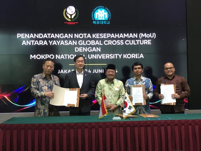 Penandatanganan MoU kerja sama Yayasan Global Cross Culture dan Mokpo National University. (Istimewa) - Image