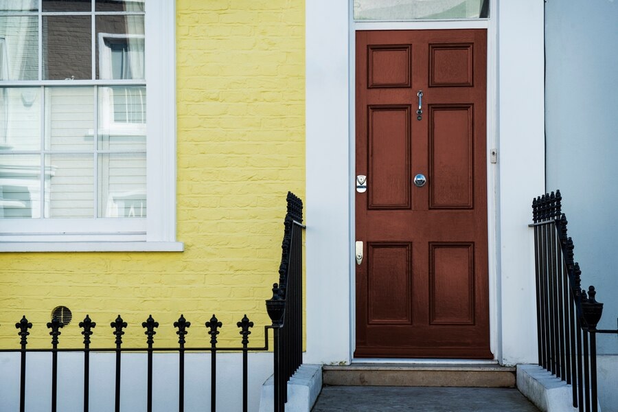 Warna pintu depan rumah menurut feng shui/Freepik - Image