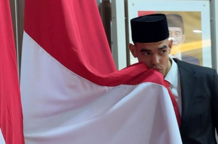 Jens Ravens resmi jadi Warga Negara Indonesia setelah mengambil sumpah di Jakarta, Kamis (27/6). (Dokumentasi PSSI) - Image