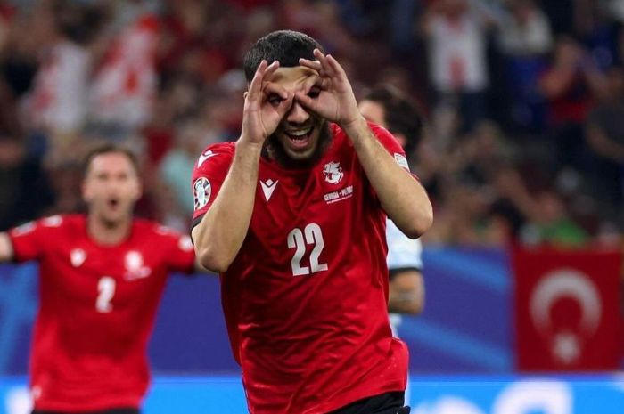 Kecemerlangan penampilan Georgia di Euro 2024 tak lepas dari tangan dingin Willy Sagnol meracik komposisi tim dan memberikan kepercayaan diri kepada tim. (Instagram/@geo__team) - Image