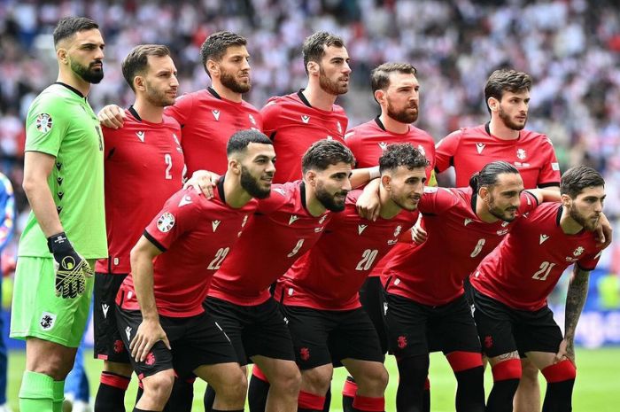 KUDA HITAM: Performa Georgia sebagai kuda hitam di Euro 2024 benar-benar menakjubkan dan menorehkan sejarah sebagai negara debutan yang lolos ke babak 16 besar. (Instagram Georges Mikautadze) - Image