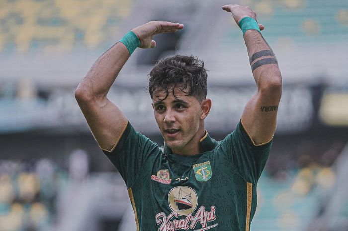 Pesan positif disampaikan pemain Persebaya Surabaya seperti Bruno Moreira untuk jaga kondusivitas laga Anniversary Game kontra Persibo Bojonegoro. (instagram/@brunomoreira99) - Image