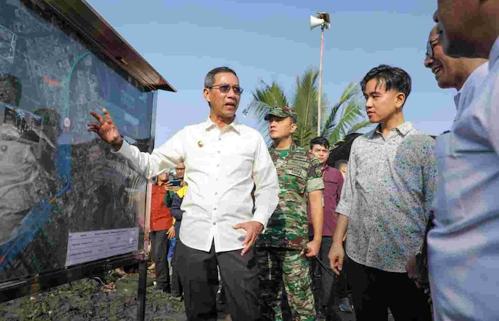 Wakil Presiden RI terpilih Gibran Rakabuming Raka membantah kunjungannya ke Kali Semongol bersama Penjabat Gubernur DKI Jakarta Heru Budi Hartono tak terkait dengan Pilkada Jakarta 2024. - Image