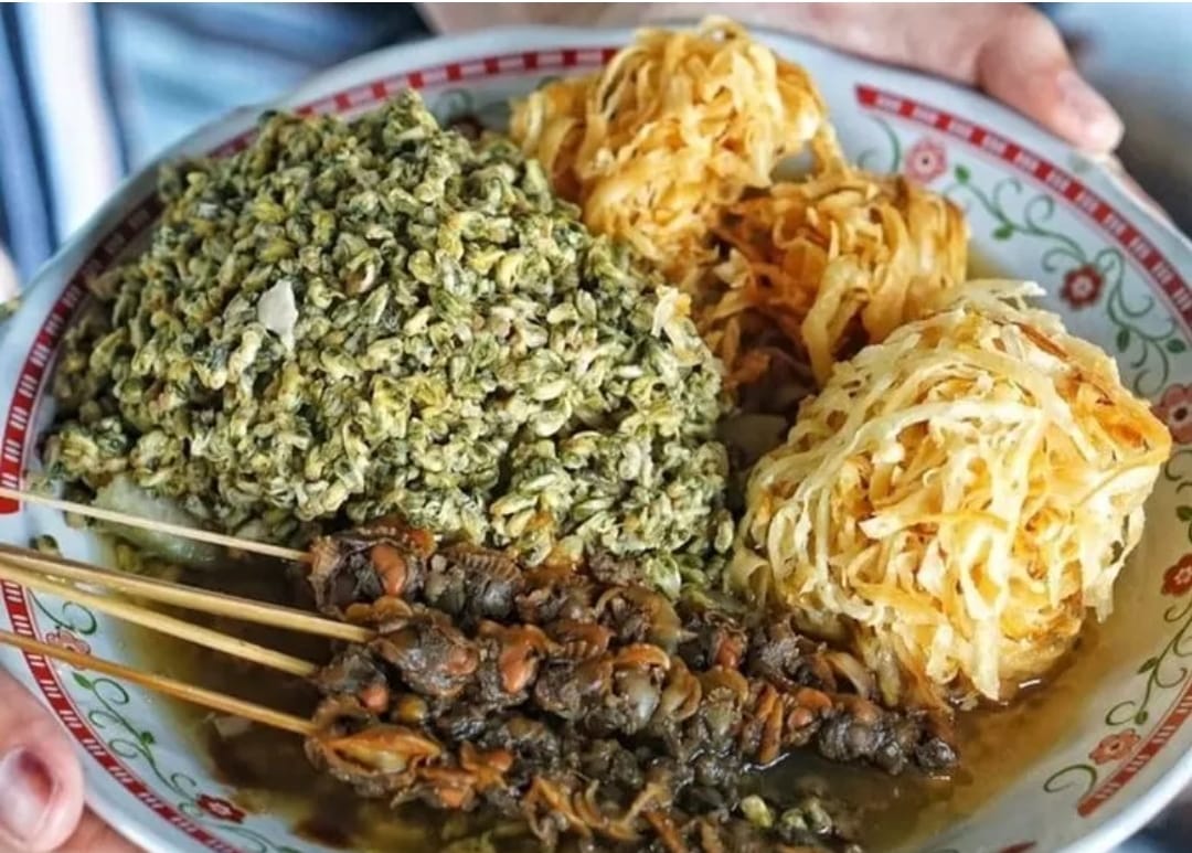 Ilustrasi sajian lontong kupang. - Image