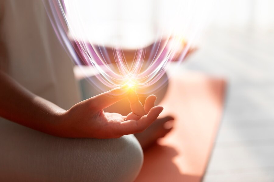 Orang yang punya spiritual tinggi menurut primbon jawa. (freepik) - Image