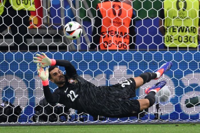 Penjaga gawang Portugal Diogo Costa. (Kirill Kudryavtsev/AFP/Antara) - Image