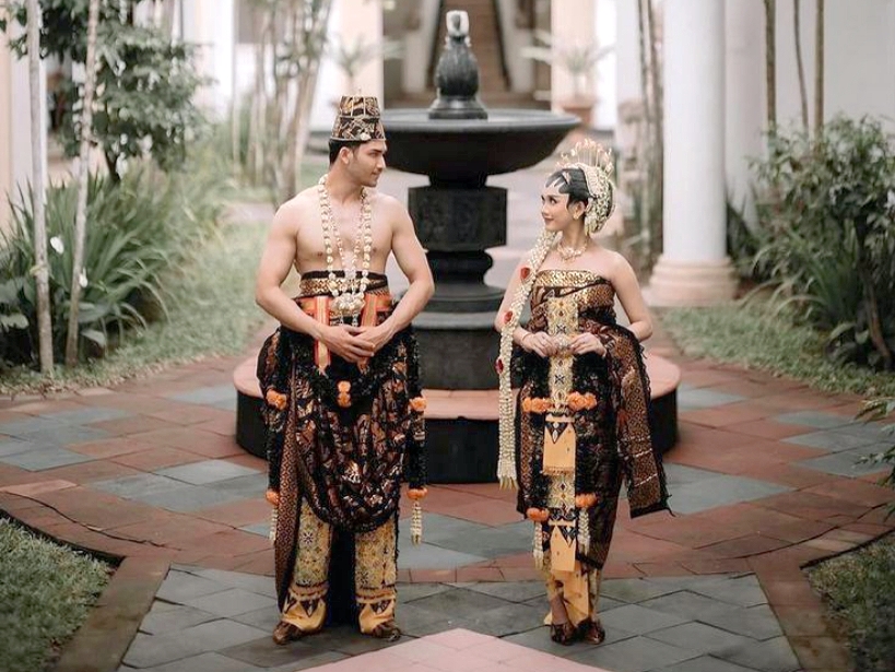 Ilustrasi pengantin adat Jawa Solo basahan.(Pinterest/semuaadadisini) 