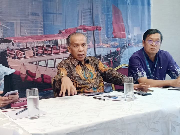 Konjen RI untuk Hongkong dan Makau Yul  Edison didampingi Vice President of BINUS Higher Education & Professional Services Harjanto Prabowo di Hongkong, Jumat (28/6). (ILHAM SAFUTRA/JAWAPOS.COM)