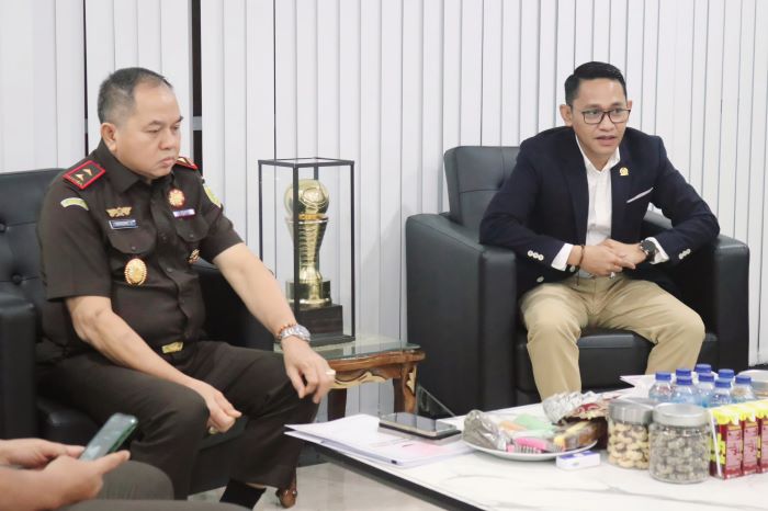 Anggota DPD RI daerah pemilihan Sulawesi Tengah Abdul Rachman Thaha (kanan). (Istimewa) - Image