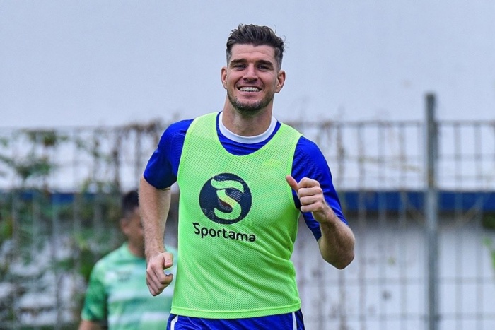 Bek Persib Bandung Nick Kuipers tak sabar menjalani duetnya bersama pemain asal Kroasia, Mateo Kocijan. (Badan Liga Indonesia) - Image