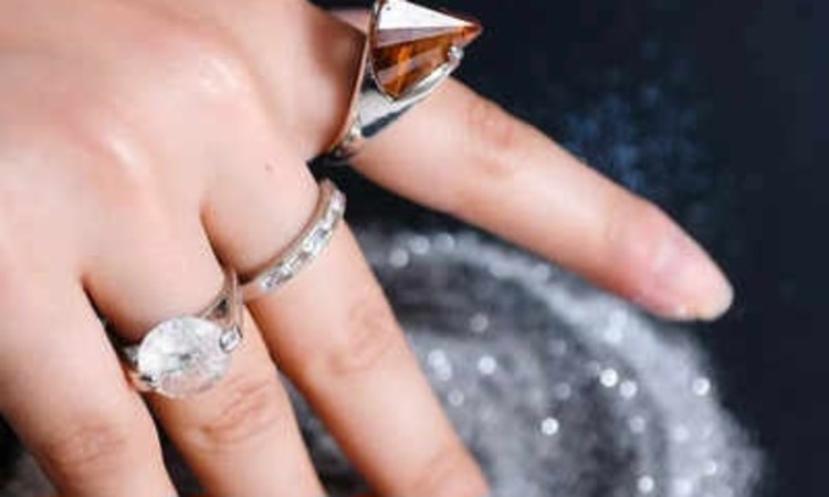 Apa yang posisi cincin katakan tentang kepribadian Anda? (timesofindia.indiatimes.com) - Image