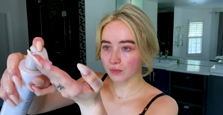 Sabrina Carpenter. - Image