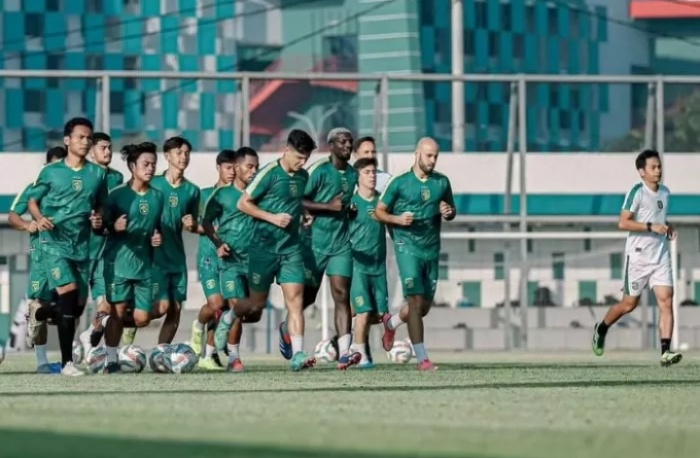 Sesi latihan Persebaya dalam persiapan mengarungi Liga 1 musim depan. (Instagram persebaya) - Image