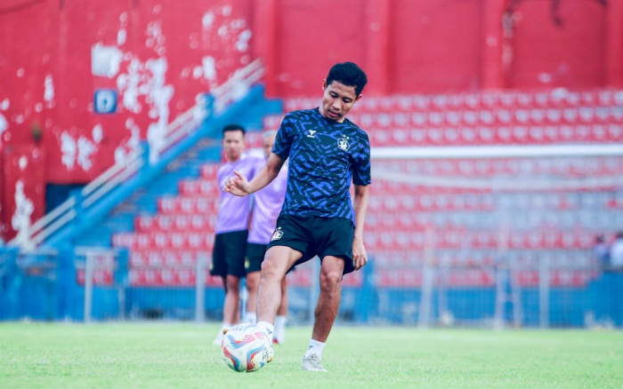 Evan Dimas saat menjalani rutinitas latihan bersama Persik Kediri. (Badan Liga Indonesia) - Image