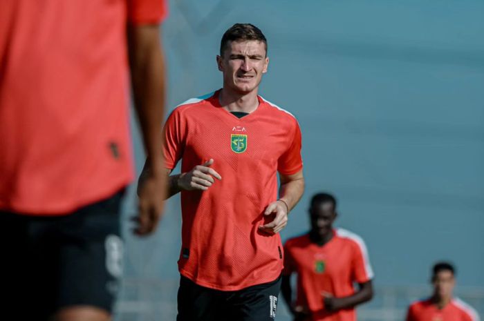 Skuad Persebaya Surabaya makin lengkap dengan kehadiran pemain baru terbaru, yaitu Slavko Damjanovic. (Instagram/@officialpersebaya) - Image