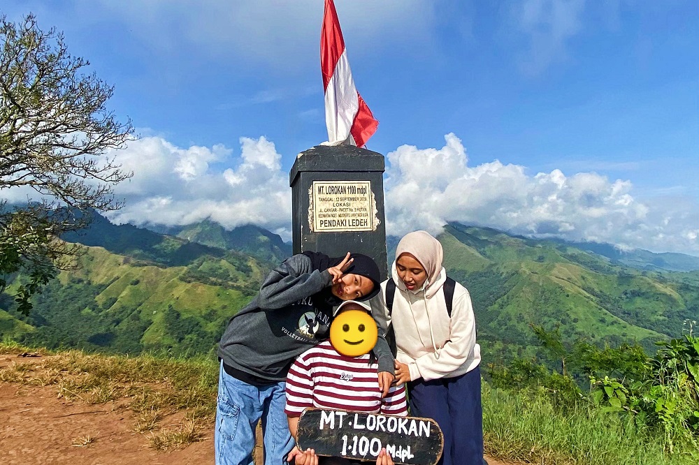 Pesona pemandangan puncak Gunung Lorokan. (Dok. Pribadi) - Image