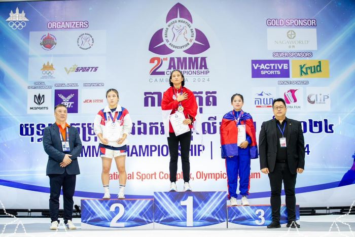 Podium juara 2nd Asian Mixed Martial Arts Championship kelas Traditional MMA Putri -54kg. Emas Aprilia Eka Putri (INA), Perak Park Seo Young (KOR), Perunggu Srey Pov Nao (CAM). (Istimewa) - Image