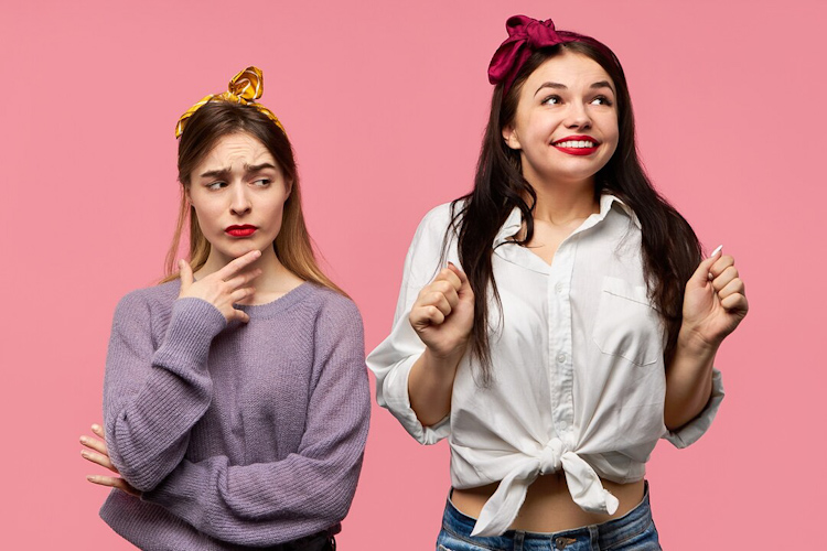 8 perilaku orang yang diam-diam tidak menyukaimu (Freepik) - Image