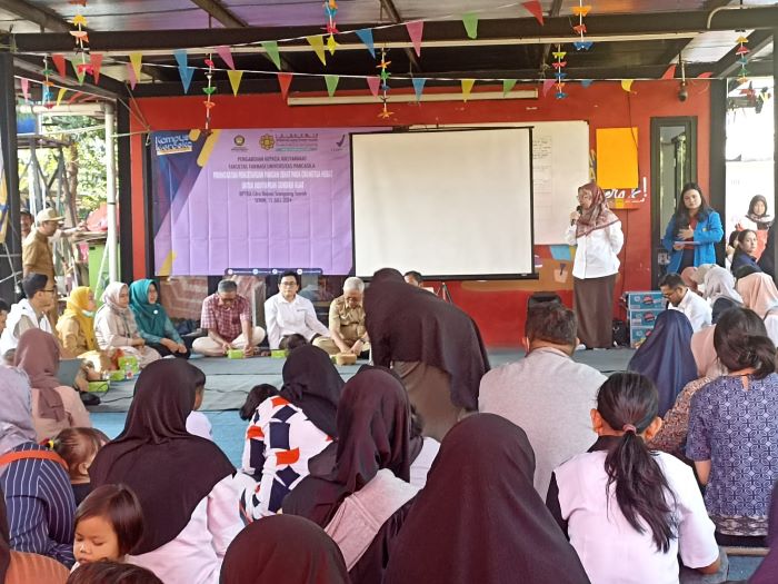 Pengabdian masyarakat Fakultas Farmasi Universitas Pancasila di RPTRA Citra Betawi, Srengseng Sawah, Jakarta Selatan. (Istimewa) - Image