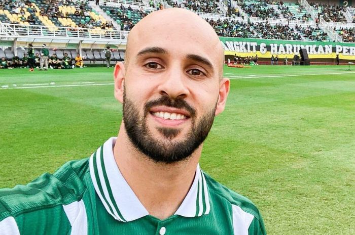 Mohammed Rashid salah satu bintang Persebaya Surabaya yang getol dengarkan musik sebelum pertandingan. (Instagram/@moerashid95) - Image