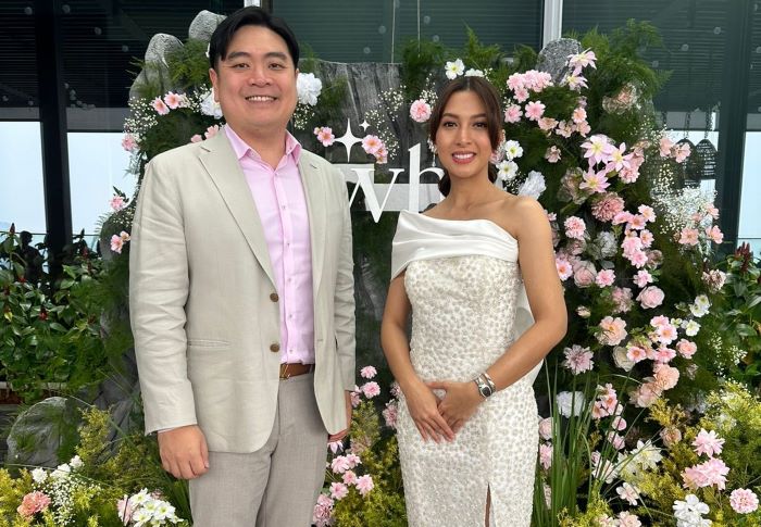 Owner Dewha Teguh Riswono bersama Alisia Rininta. (Istimewa) - Image