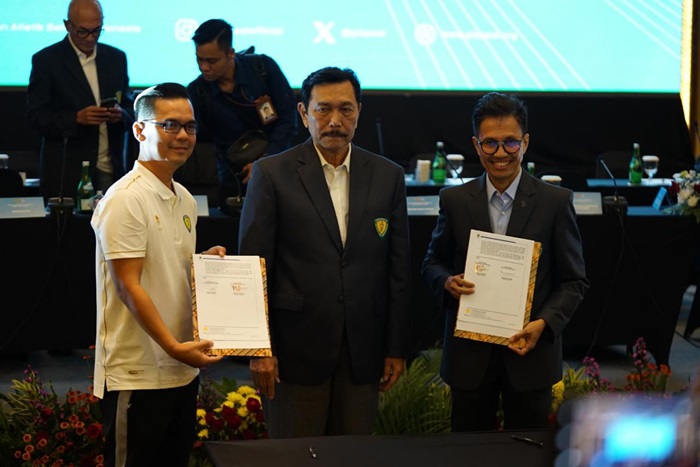 Ketua Umum PB PASI Luhut Binsar Pandjaitan menyaksikan penandatangan kerja sama. (istimewa) - Image