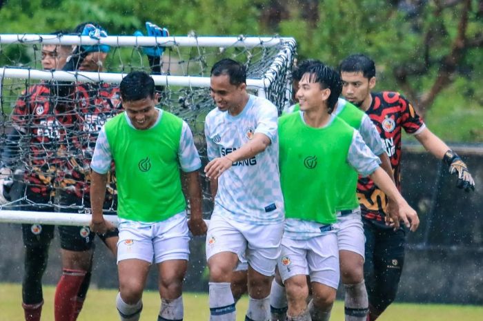 Sesi latihan persiapan Semen Padang hadapi Liga 1 Indonesia musim depan. (Instagram/@semenpadangfcid) - Image