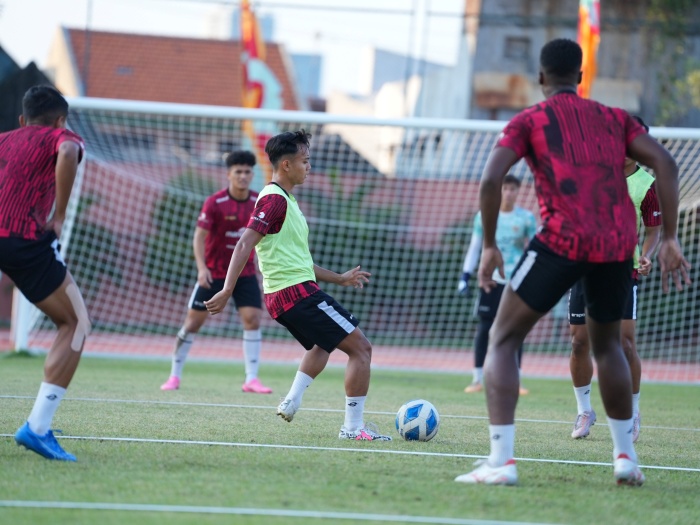 Indra Sjafri ketika memimpin latihan Timnas Indonesia U-19 yang akan menghadapi Timor Leste di pertandingan pamungkas Grup A. (pssi.org) - Image
