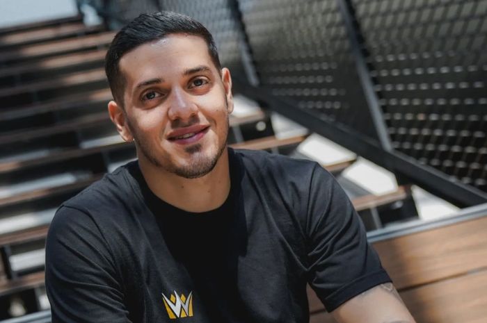 Alexis Nahuel Messidoro ketika diperkenalkan sebagai bomber baru Dewa United untuk Liga 1 Indonesia musim depan. (Instagram: @dewaunitedfc) - Image