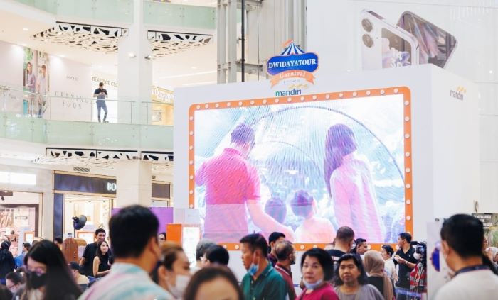 Pameran Dwidayatour Carnival di Pakuwon Mal hingga Minggu (28/7). (Dimas Nur/JawaPos.com) - Image