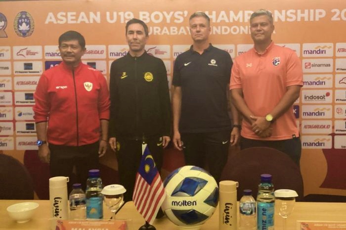 Indra Sjafri optimistis bisa memberikan yang terbaik di semifinal Piala AFF U-19 bersama Timnas Indonesia U-19. (Moch. Rizky Pratama Putra/JawaPos.com) - Image
