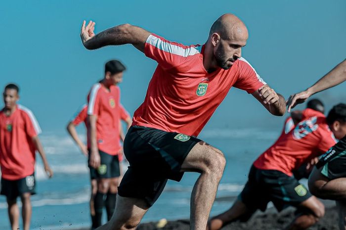 Mohammed Rashid jadi salah satu pemain bintang yang datang ke Persebaya Surabaya di Liga 1 musim depan. (Instagram/@moerashid95) - Image