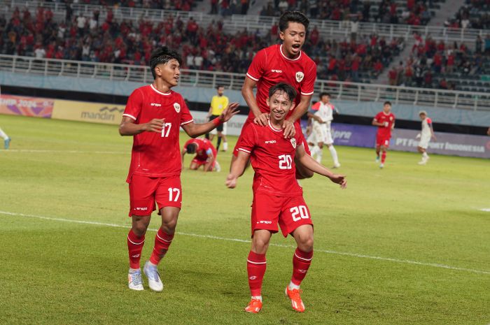 Timnas Indonesia U-19 bersiap menghadapi semifinal Piala AFF U-19 kontra Malaysia di Stadion Gelora Bung Tomo, Sabtu malam (27/7). (pssi.org) - Image